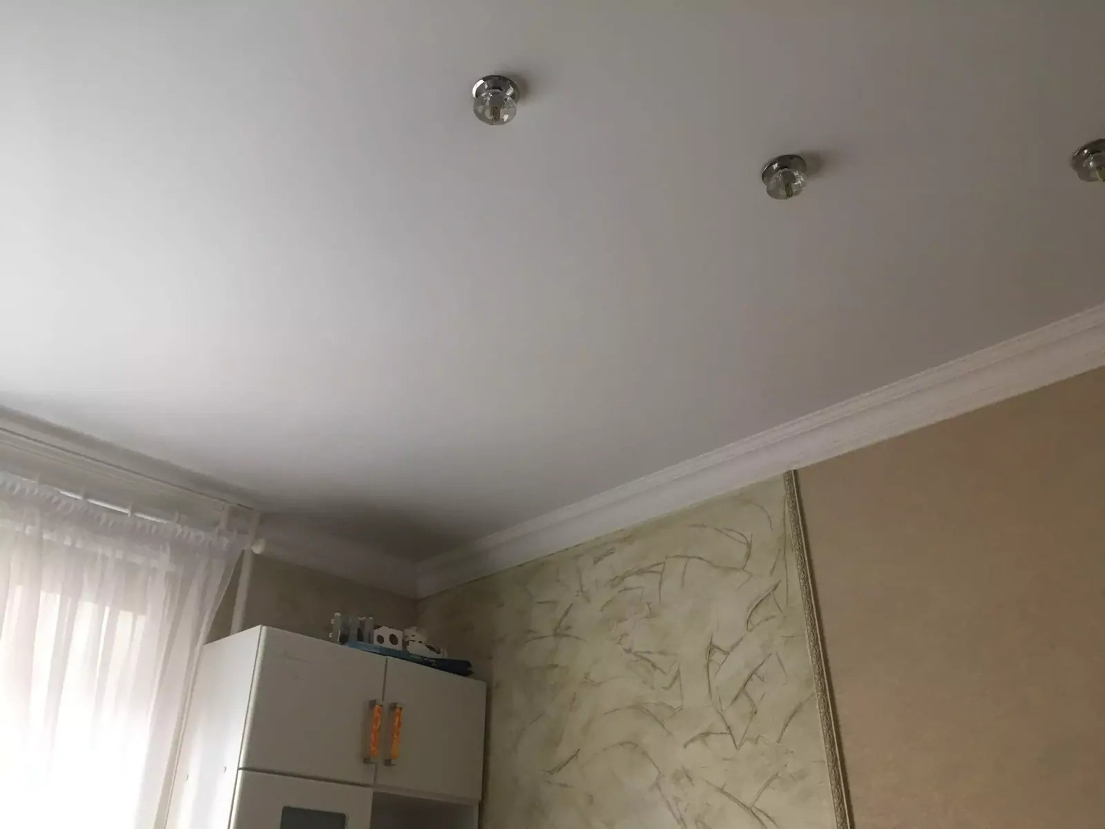 Матовый натяжной потолок в квартиру — Курган, Володарского, 99, фото 3