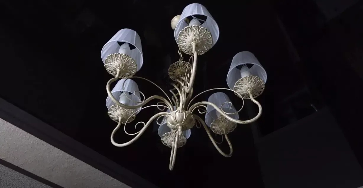 Зеркальный натяжной потолок — Курган, 9 Мая, 4а, фото 1